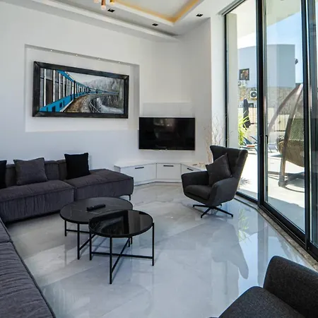 فيلة 5 Bedroom - 1088 *