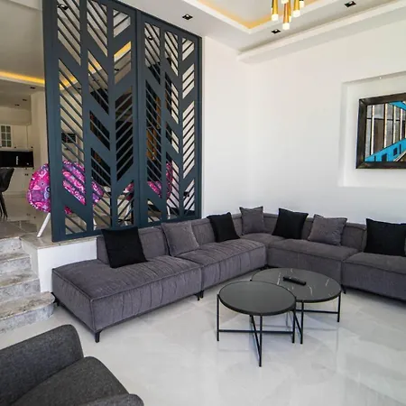 5 Bedroom - 1088 *