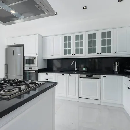 فيلة 5 Bedroom - 1088 *