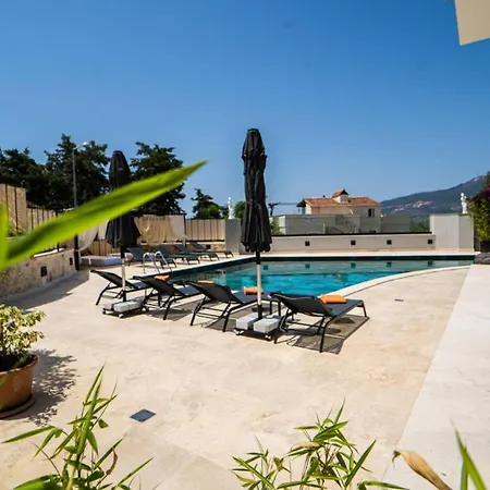 فيلة 5 Bedroom - 1088
