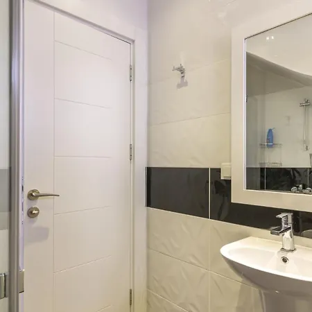 Villa 5 Bedroom - 5198 *