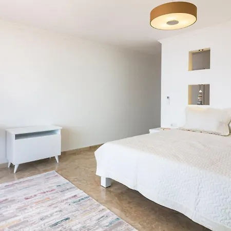 Villa 5 Bedroom - 5198