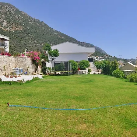 5 Bedroom - 5198 *