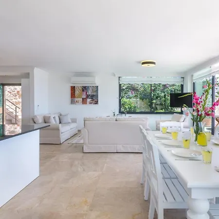 Villa 5 Bedroom - 5198 *